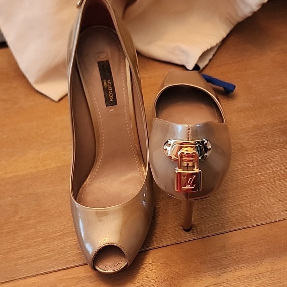 Authentic Louis Vuitton OH Really Tan Nude Peep Toe Pumps Heels Shoes Size 36